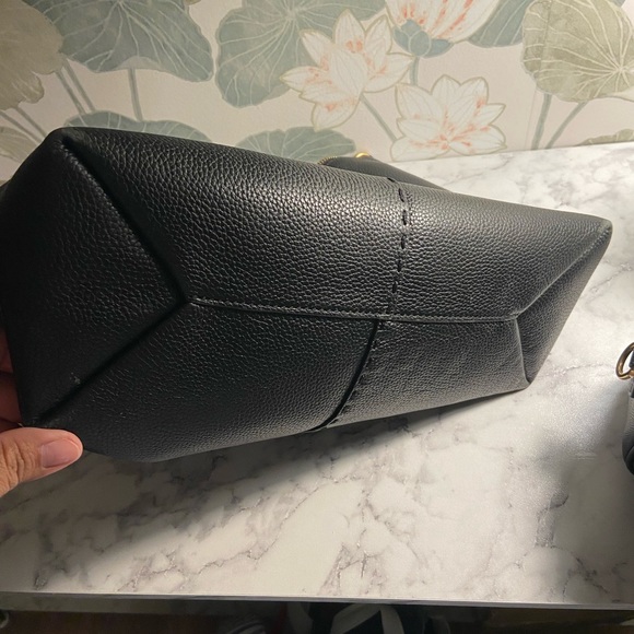 Tory Burch crossbody ❤️ - Picture 3 of 8